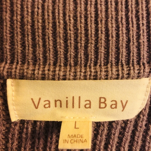 V next sweater - Picture 2 of 3